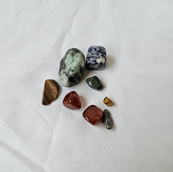 Lot of Tumbled and Polished Crystals - Picture 8 of 10